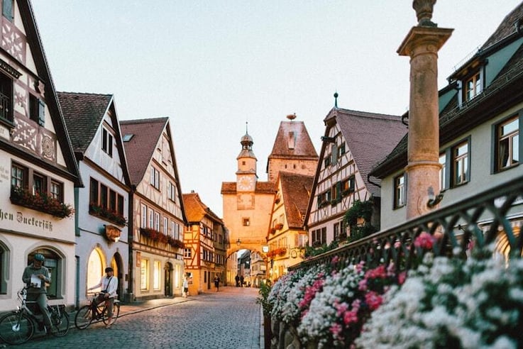 Frankfurt old town with half-timbered buildings and cathedral
